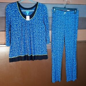 Simply Vera Vera Wang XS Beautiful blue W/Hearts Long Sleeve with Matching pants